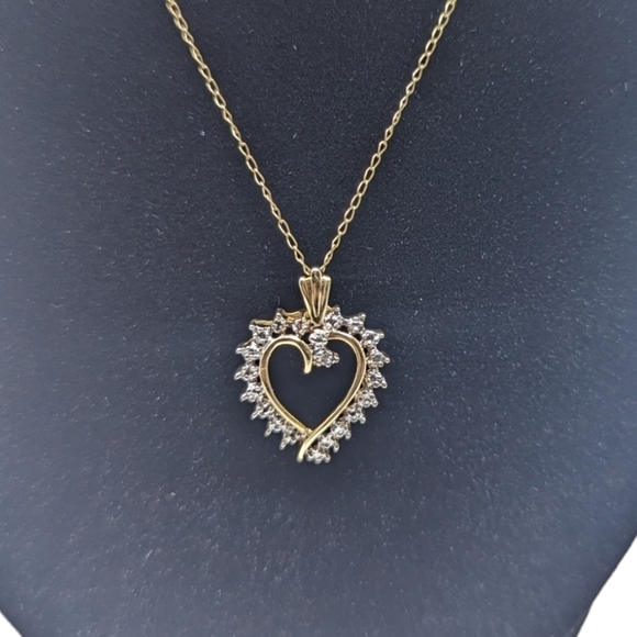 10kt Solid Yellow Gold Diamond Accent Heart Pendant with 10kt YG Chain 1.78g - Picture 10 of 15